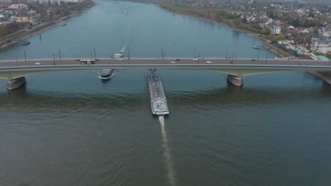 drone - toma aérea del puente kennedybücke kennedy en bonn con el río rin y barcos 25p