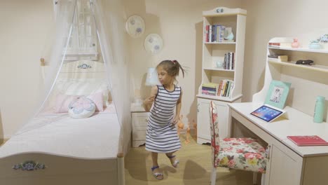 Girl-dancing-in-her-room.