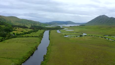 failmore river, maum, connemara, county galway, irland, juli 2021