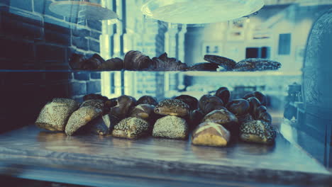 Fresh-bread-on-shelves-in-bakery