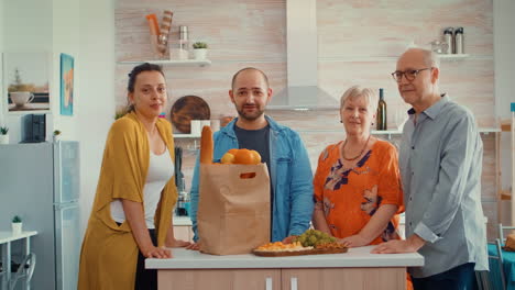 video retrato de una familia feliz