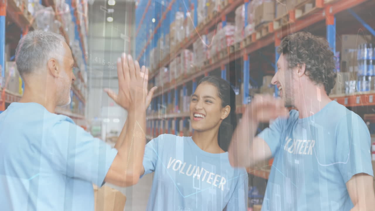 창고에서 일하는 사람들에 대한 데이터 처리의 애니메이션