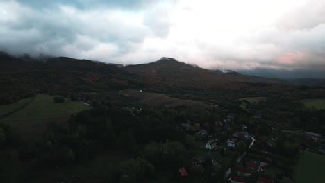 Bieszczady-mountains-in-autumn,-cloudy-day-over-Wetlina-city