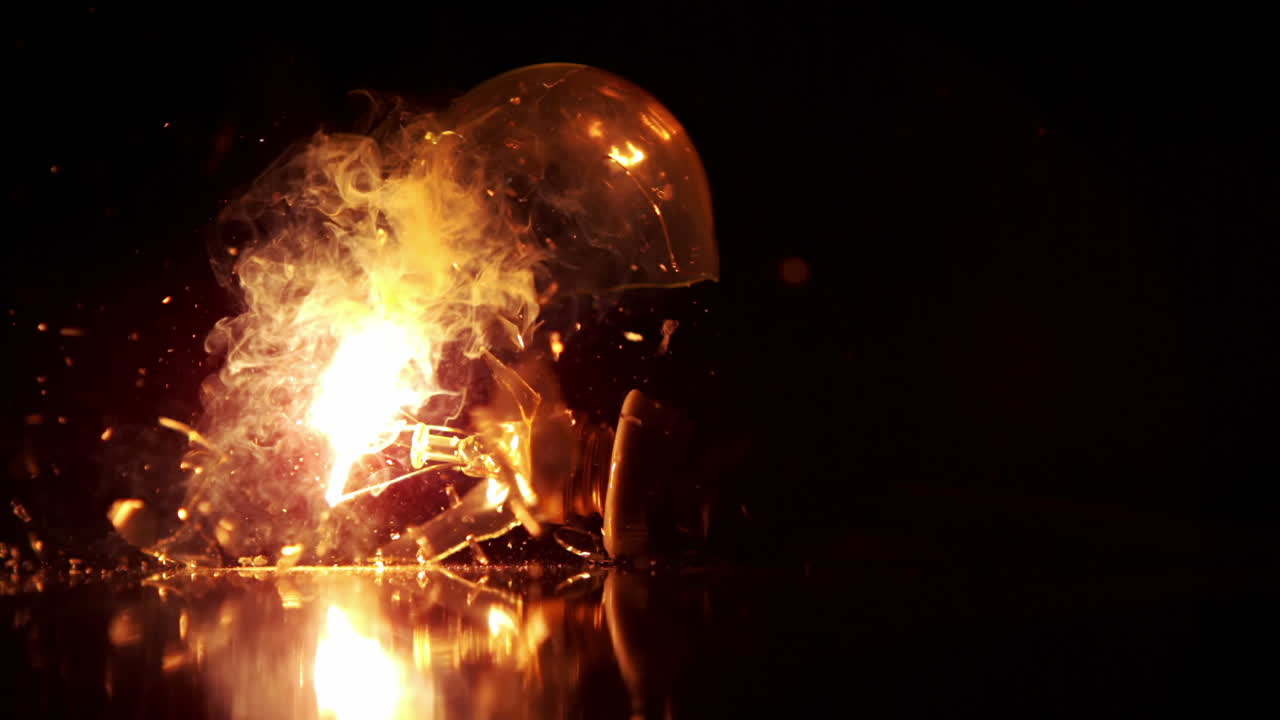 caída y destrozo de bombillas