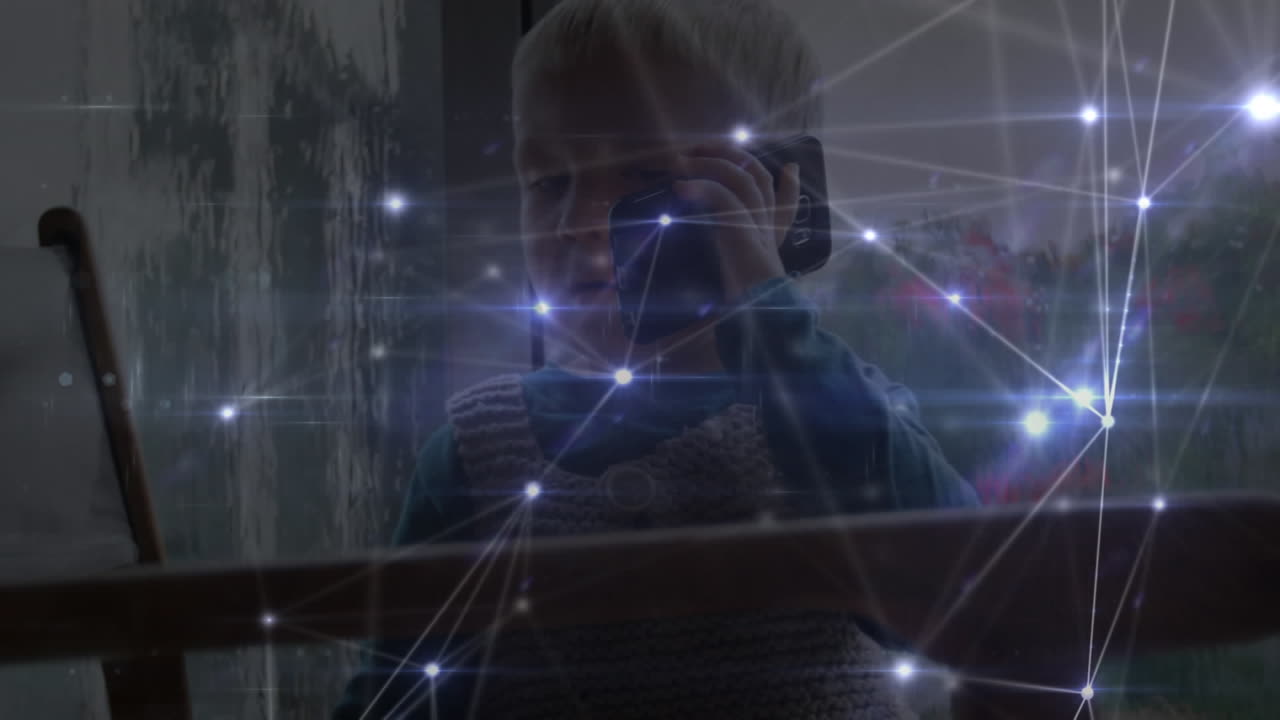 스마트 폰을 사용하는 유아를 통해 아이콘으로 연결 네트워크의 애니메이션