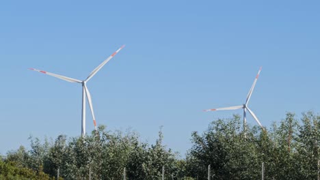 Windturbinen-In-Sardinien-Italien-Handaufnahme