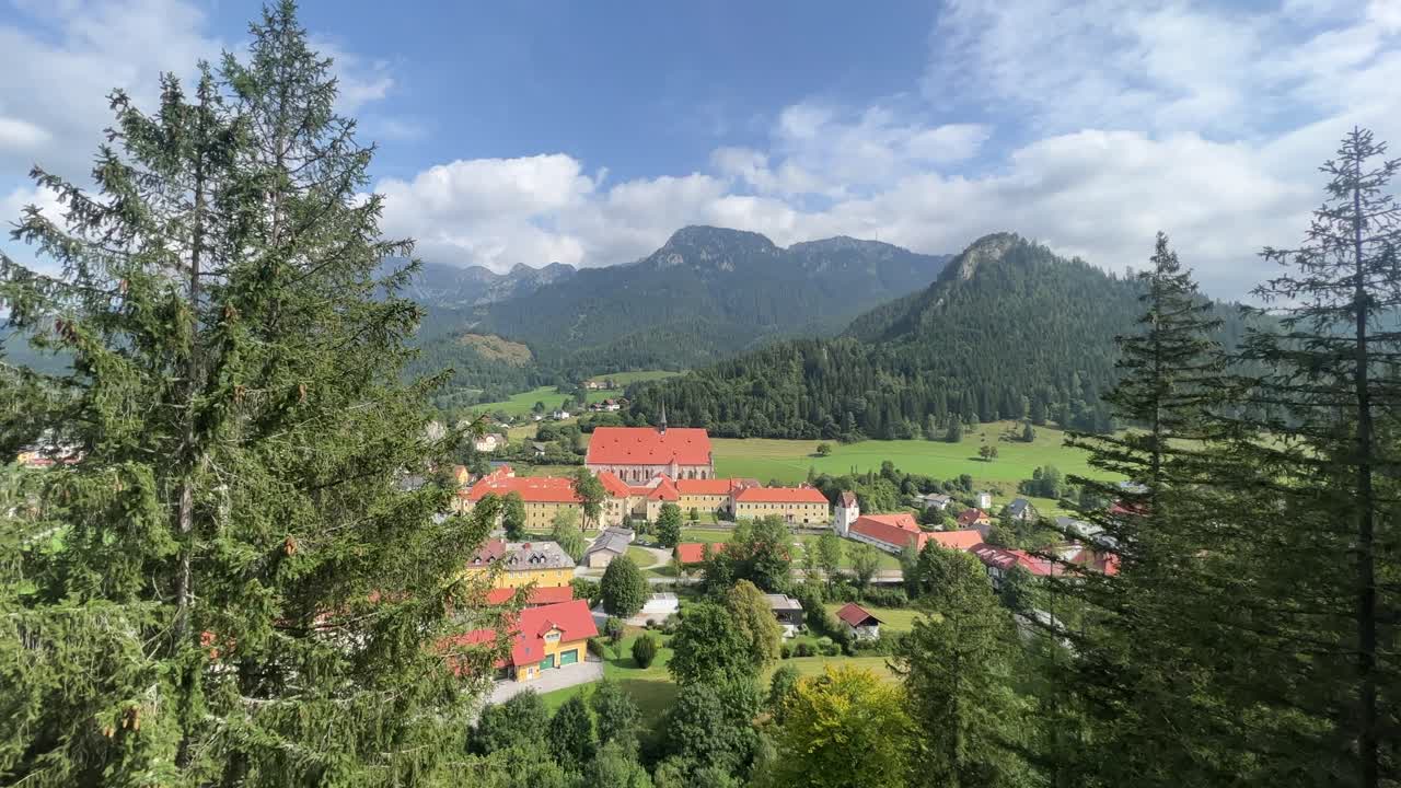 Widok ze szczytu Semmering na okoliczną wieś w Austrii, 4K.