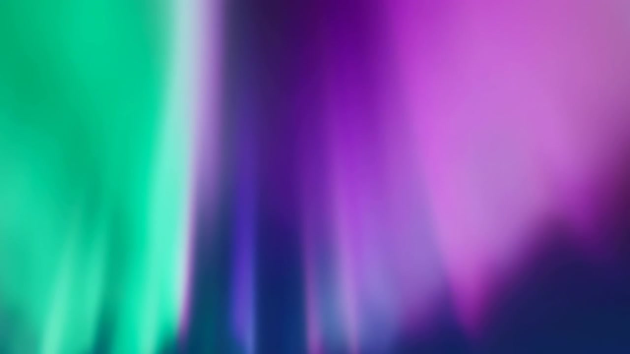 Blødt fokus lodrette bånd af turkis og mint skifter gennem akvablå, magenta og dyb indigo hen over billedet, danner glatte lagdelte farveplaner med sløret underkant, blid glød og fredfyldt atmosfære