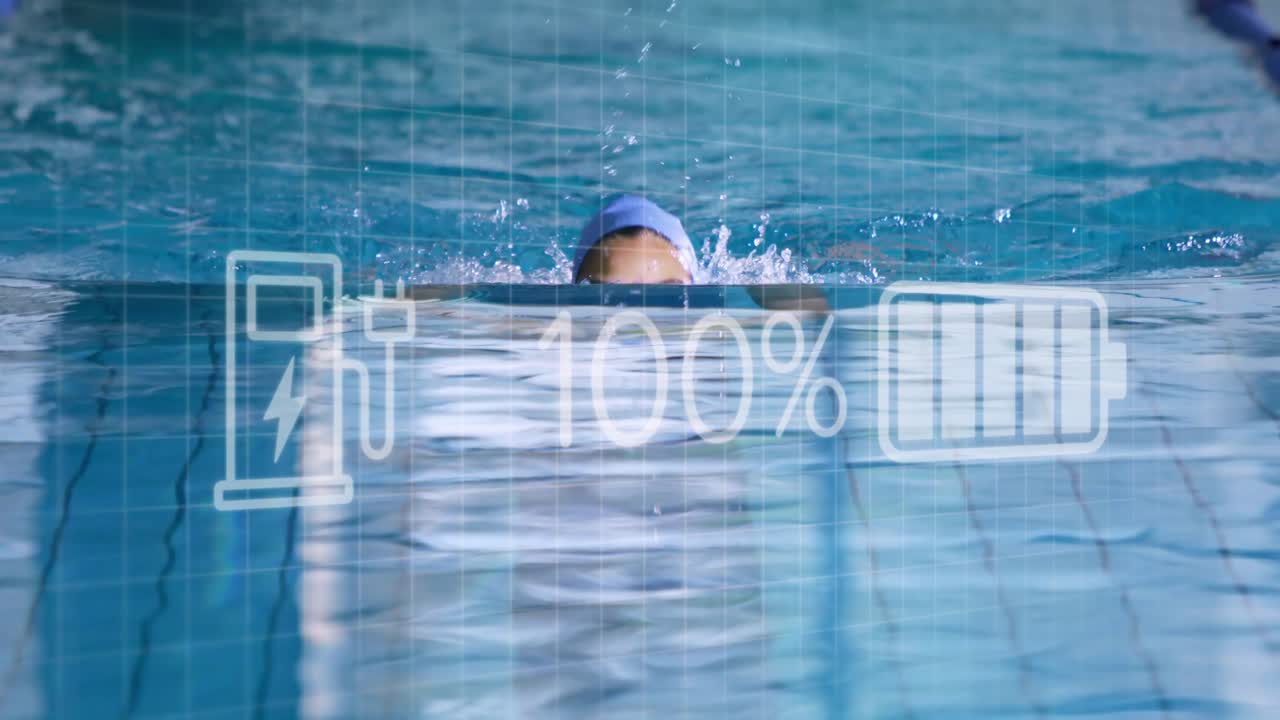 Schwimmerin führt kraftvolles Brustschwimmen im Pool aus, während ein Technologie-Öko-Messgerät die Ladung pro Schwimmzug aktualisiert.