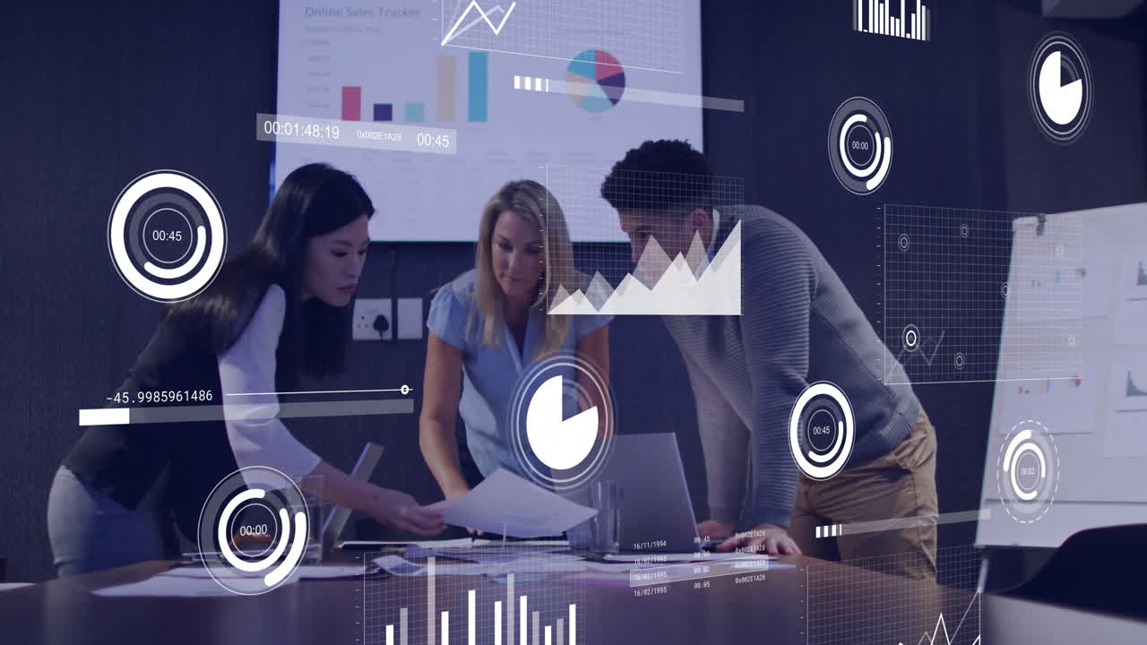 análisis de la animación de datos financieros sobre profesionales de negocios que trabajan en la oficina