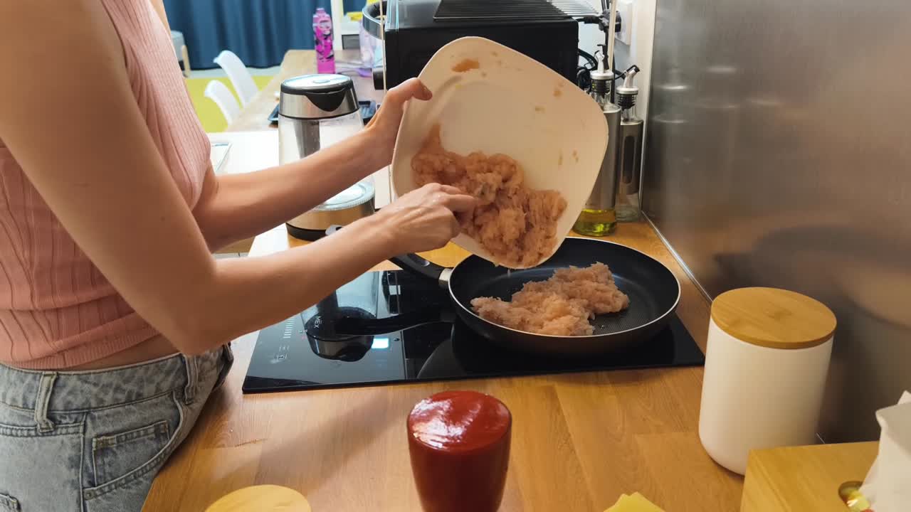 Cooking ground chicken in a pan