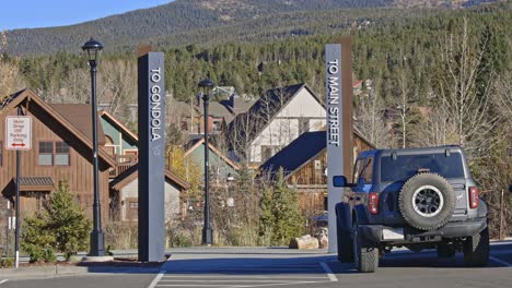 Breckenridge-riverwalk-foot-path-entry-way-close-up