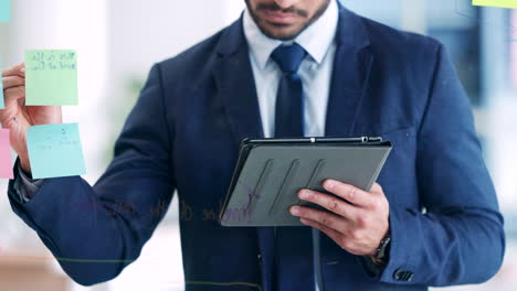 agente de marketing pensando en ideas de negocios