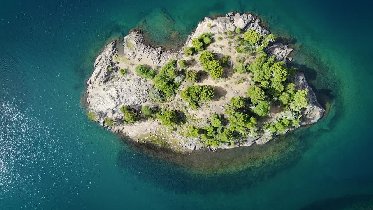 현대적 개발에 의해 건드리지 않은 원시 풍경의 원시적인 아름다움