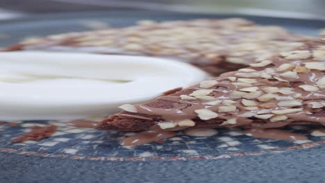 un brownie de chocolate con helado