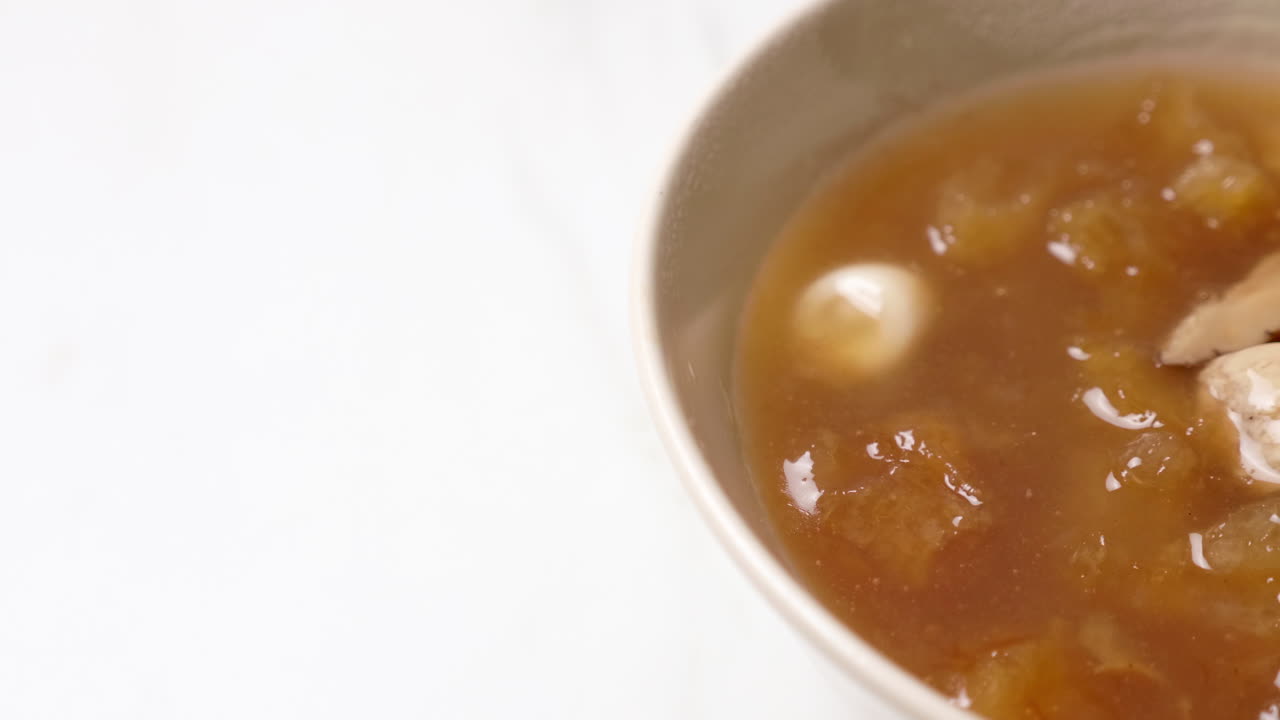 boca de pescado asada en salsa roja