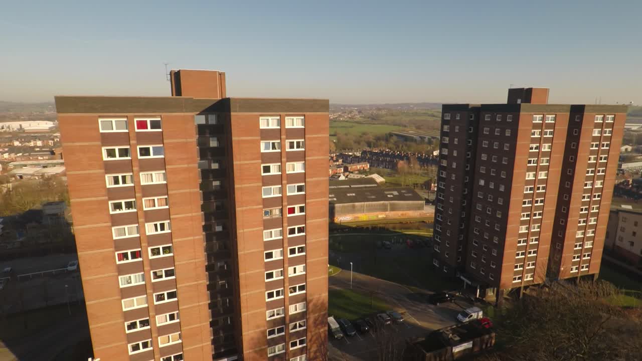 vista de imágenes aéreas de torres de gran altura, pisos construidos en la ciudad de stoke on trent para acomodar a la creciente población, crisis de vivienda del ayuntamiento, vivienda para inmigrantes
