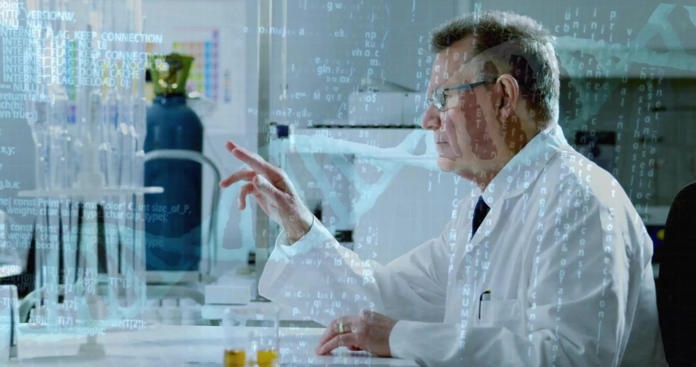 Holder hånden nær øjet, seniorforsker rækker ud mod bænken, analyserer gennemsigtig DNA-helix og kode.