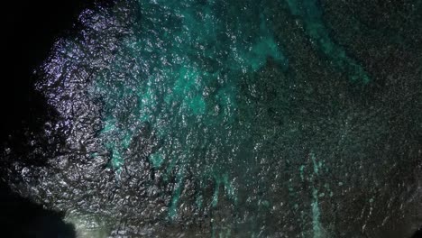 Birds-eye-view-of-Broken-Beach-in-Nusa-Penida-on-a-hot-sunny-afternoon,-aerial