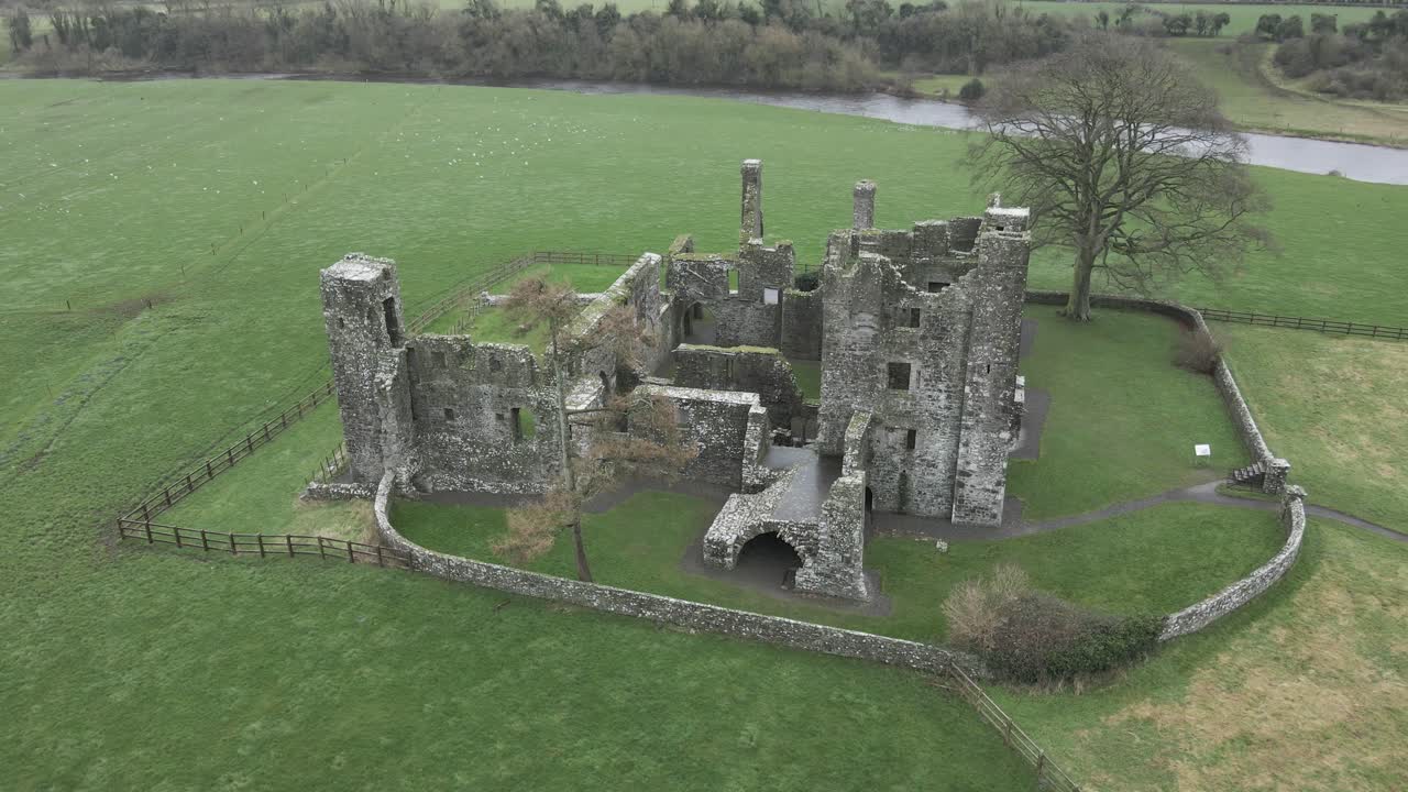 restos bien conservados de la abadía de bective en meath, irlanda
