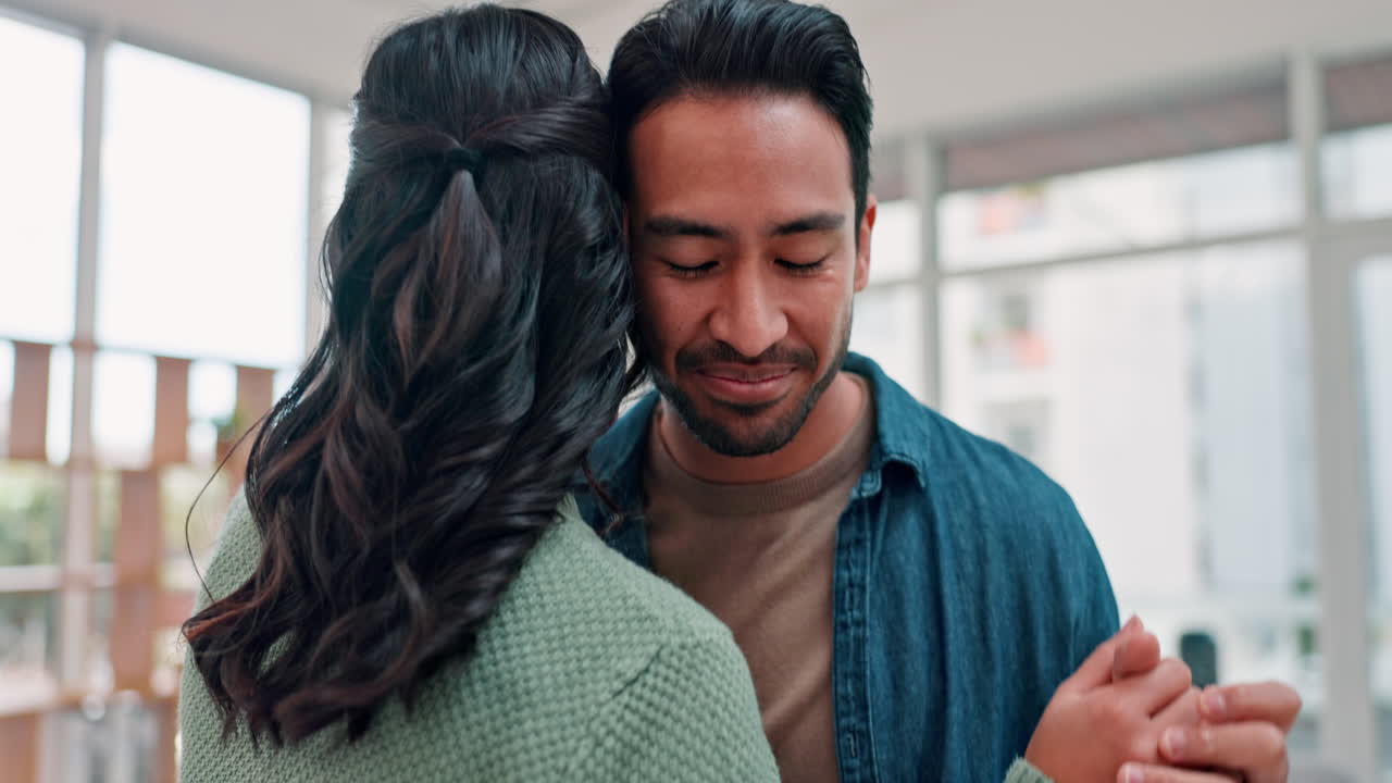 집, 춤과 사랑의 커플