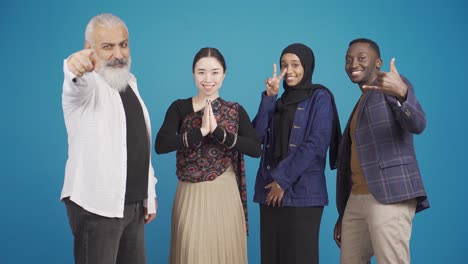 Portrait-of-multiethnic-group-of-friends-looking-at-camera.