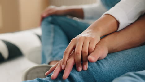 tomarse de la mano, apoyo y confianza con la pareja