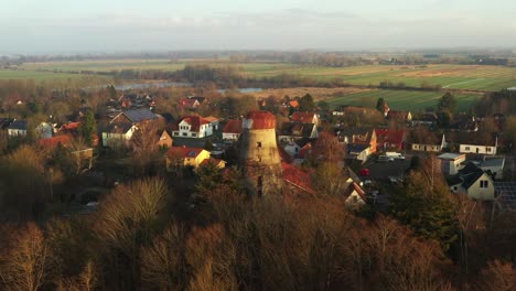 Sonnenuntergang-Drohnenaufnahme-Der-Deutschen-Stadt-Hemmor-Im-Januar