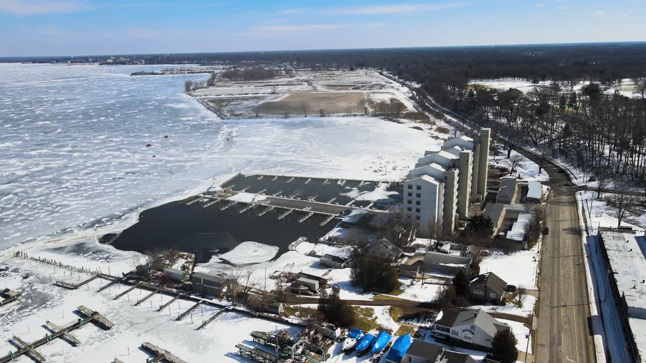 апартаменты balcom's cove в мускегоне на берегу озера мускегон