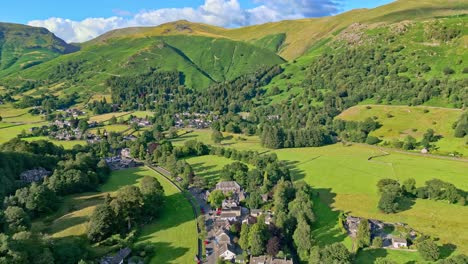 Filmische-Luftaufnahmen-Der-Seenstadt-Grasmere