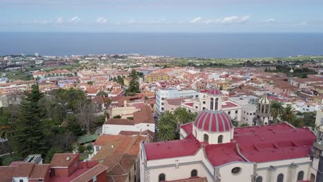 Imágenes-Aéreas-De-Puerto-De-La-Cruz-De-Las-Islas-Canarias-De-Tenerife-Con-Vistas-Al-Mar-De-Verano