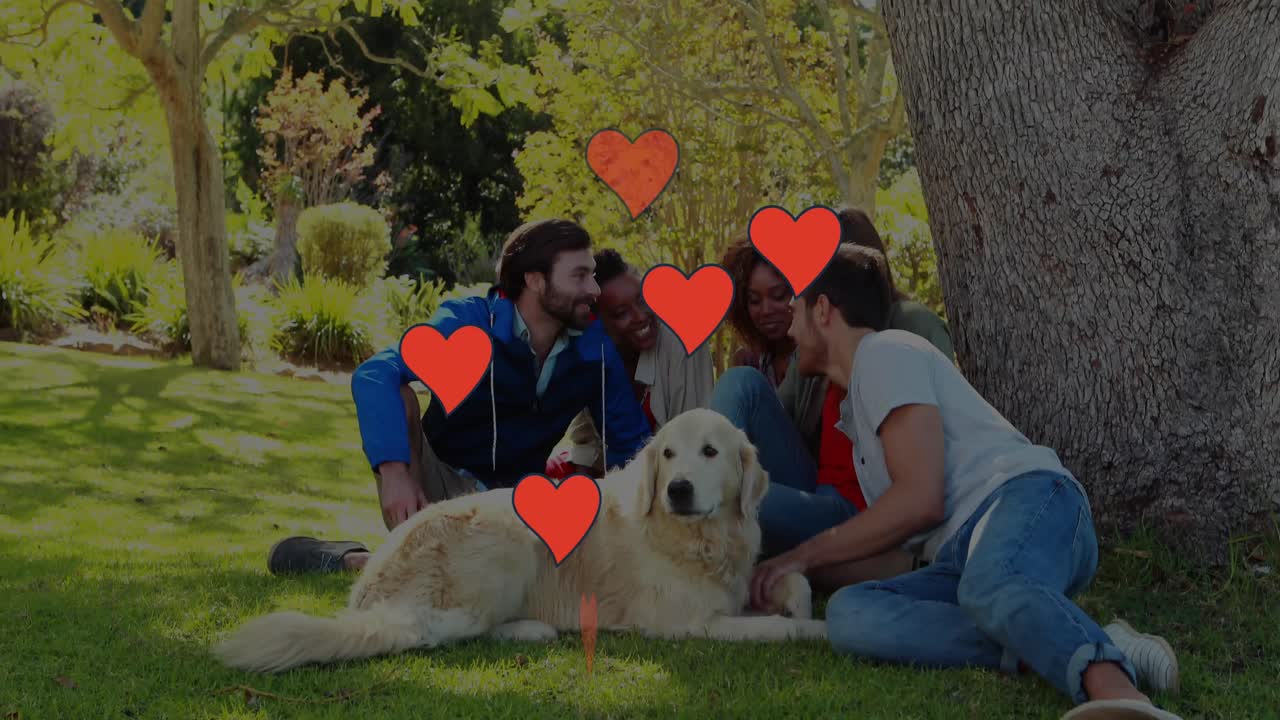 animación de iconos de corazón sobre un grupo feliz y diverso de amigos con perro en el parque