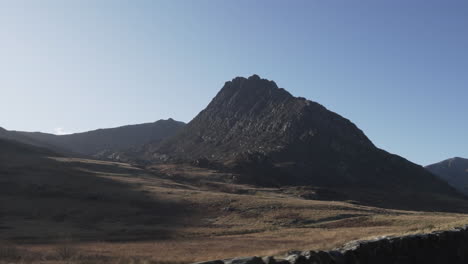 cima de la montaña durante la tarde