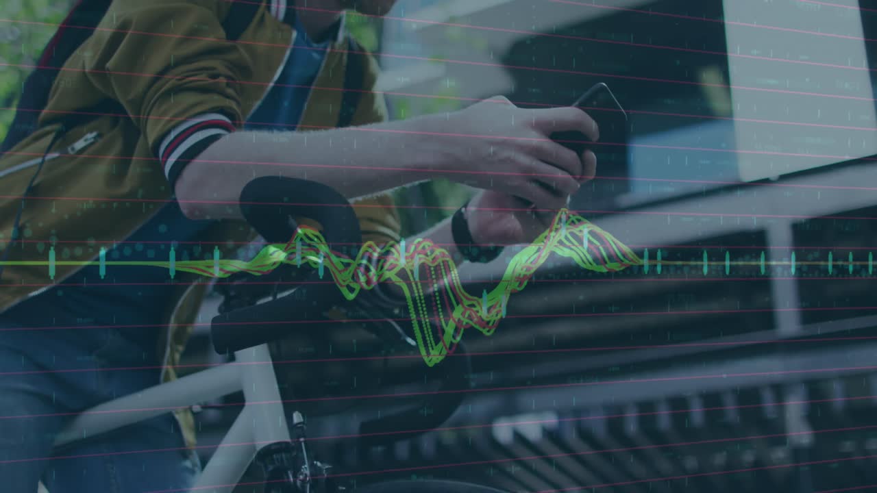 animación de procesamiento de datos contra un hombre albino feliz con bicicleta usando un teléfono inteligente en la calle