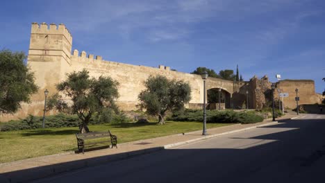 Schloss-Außerhalb-Des-Gartens-In-Badajoz,-Spanien