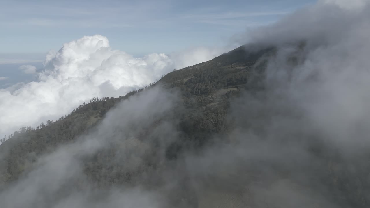 라우 산 중부 자바 인도네시아