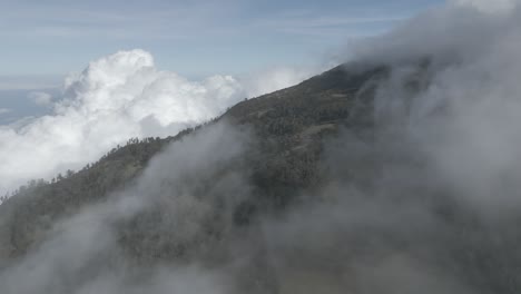 montaña lawu java central indonesia
