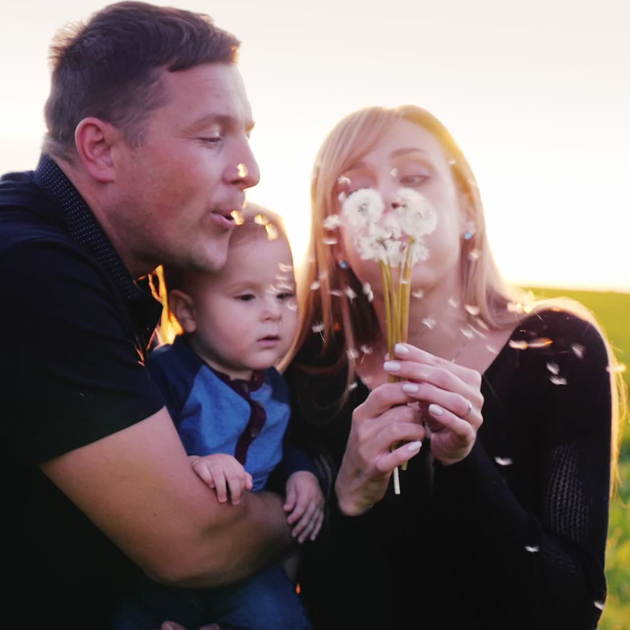 엄마와 아빠는 1살 아들과 놀아요