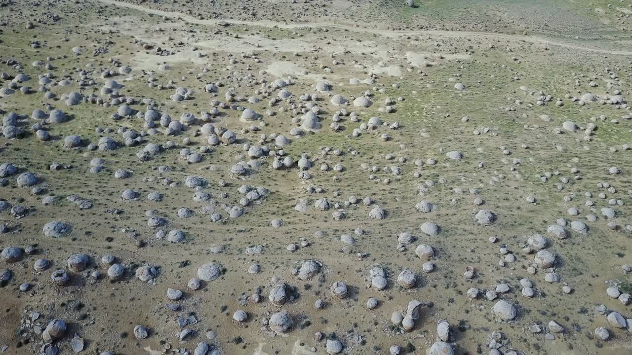 카자흐스탄의 망기슬라크 반도 (mangyshlak peninsula) 에 있는 노 계곡의 모습.