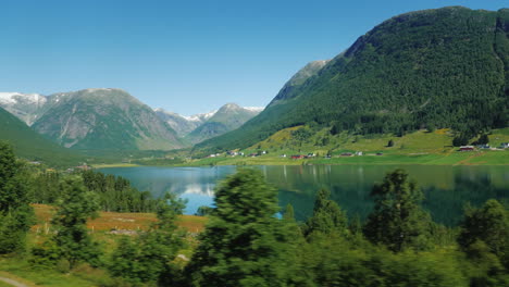 Blick-Auf-Die-Wunderschöne-Ländliche-Landschaft-In-Skandinavien,-Gefilmt-Aus-Einem-Autofenster-4k-Video