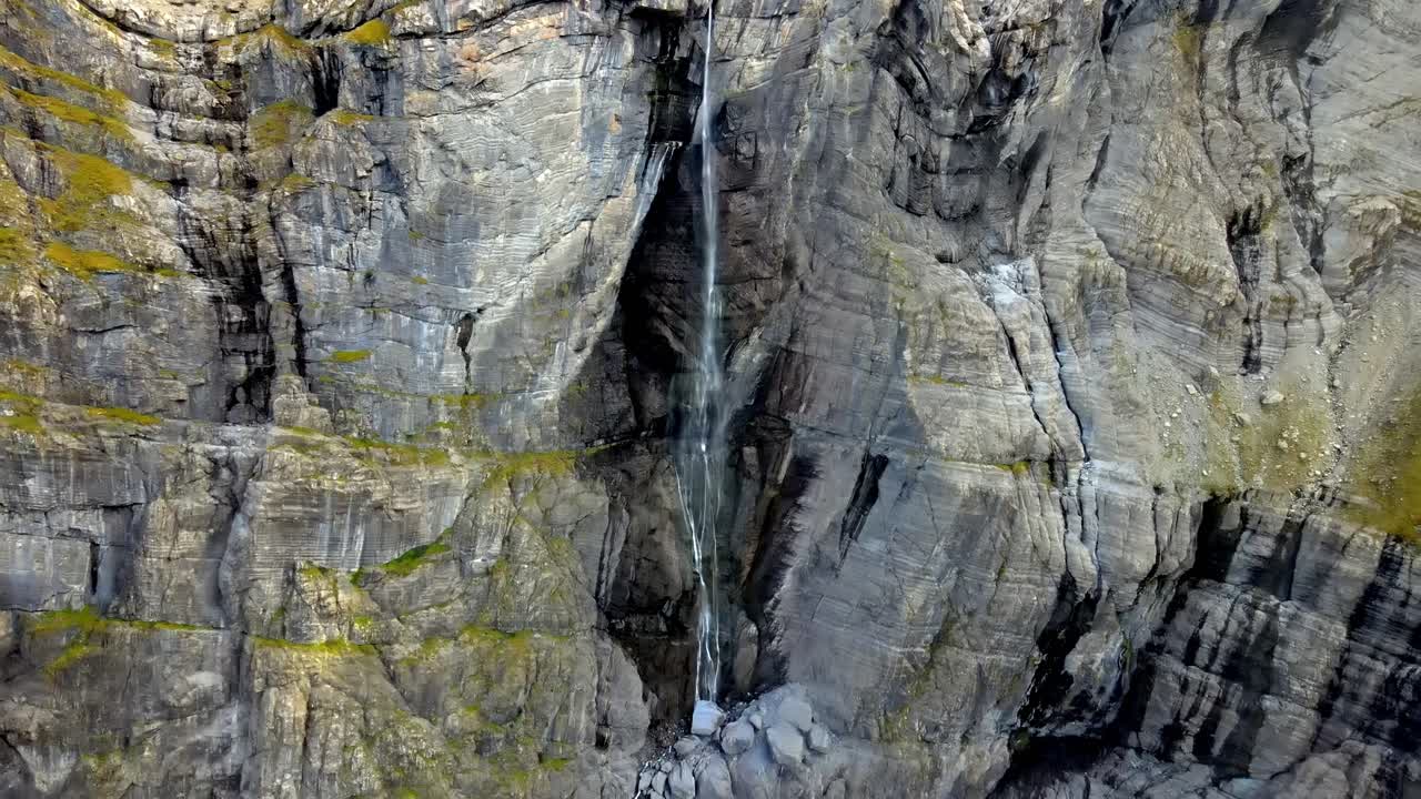 vistas aéreas de la cascada de gavarnie en los pirineos franceses