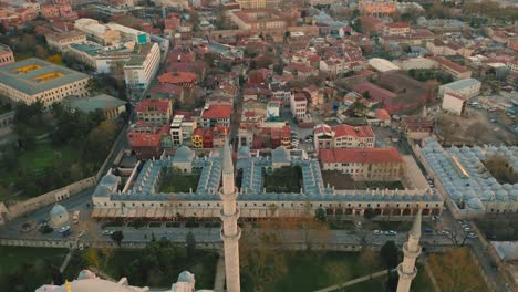 la mezquita azul o sultanahmet camii en estambul, turquía. vista aérea en 4k.