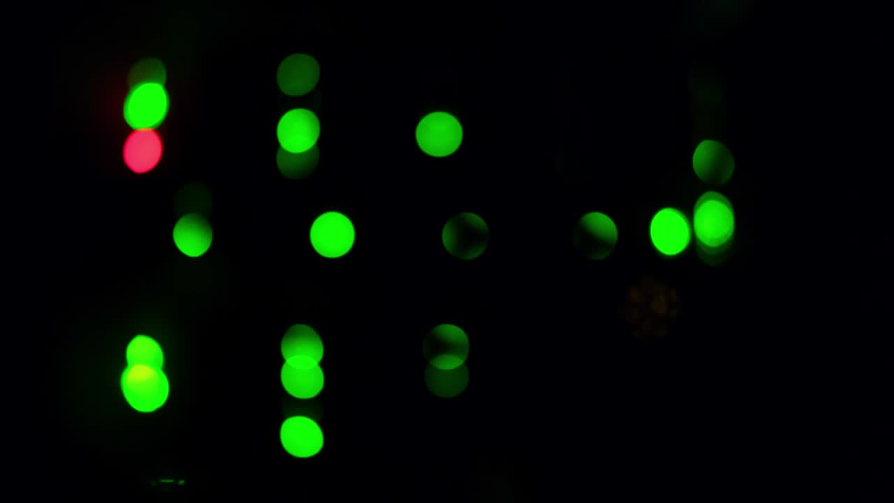 fondo borroso de las luces led de los equipos de telecomunicaciones de servidor, primer plano abstracto