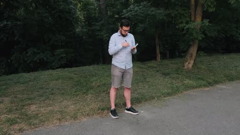 Man-with-glasses-pulls-pages-out-of-a-notebook