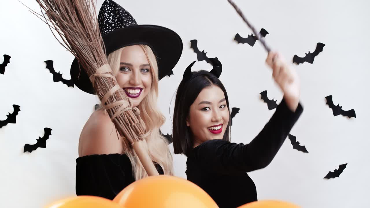 해피 할로윈 마녀들