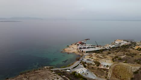 un paisaje pintoresco de la isla griega de aegina