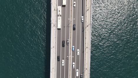 Tráfico-De-La-Ciudad-En-Vista-Aérea-Del-Puente