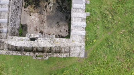 Toma-Aérea-De-Arriba-Hacia-Abajo-Del-Castillo-Del-Parque-Merlin-En-Galway,-Irlanda