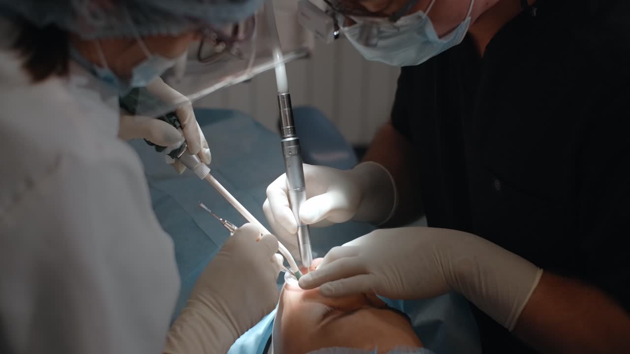 стоматологическая процедура в процессе