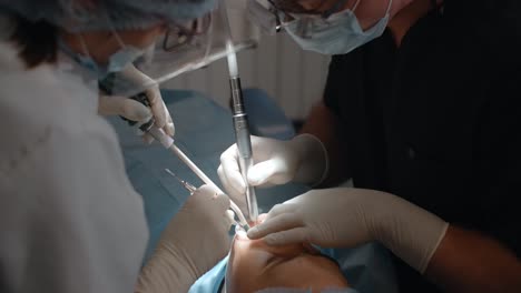 procedimiento dental en curso